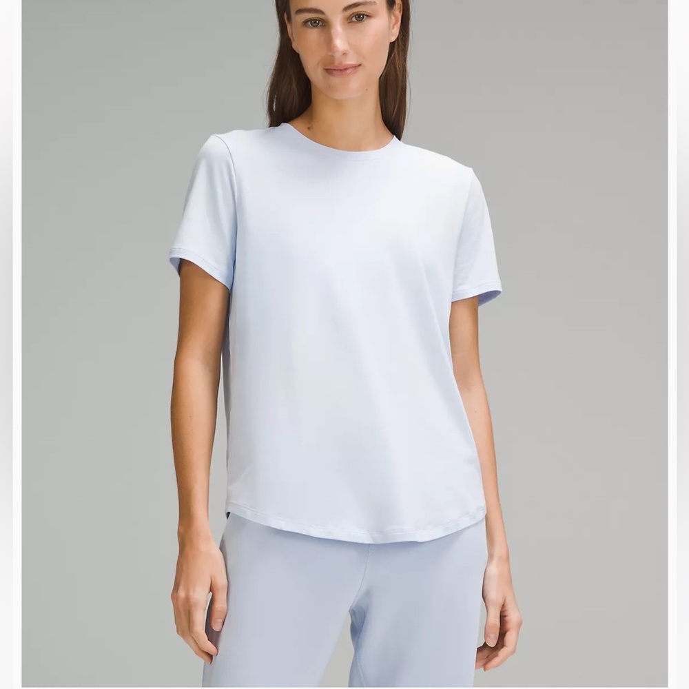 Lululemon curved hem crew neck white T shirt